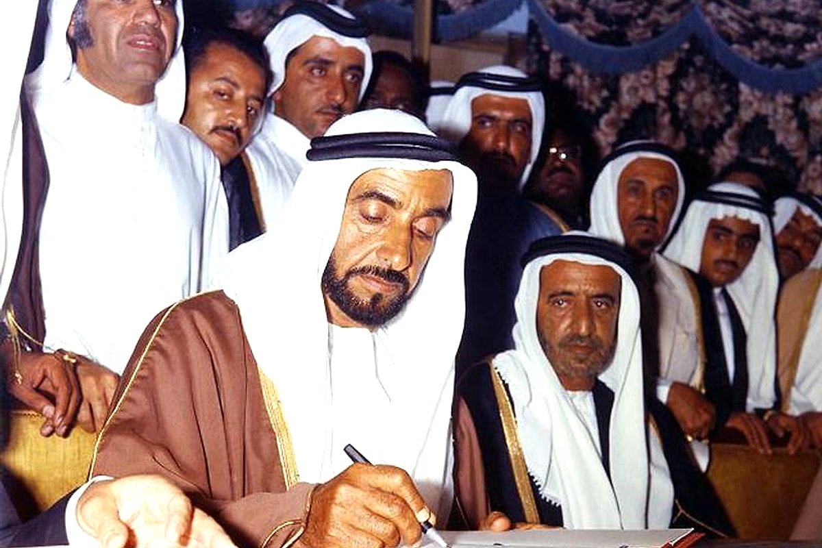 Sheikh Zayed bin Sultan Al Nahyan signing the Federation Agreement on 2 December 1971