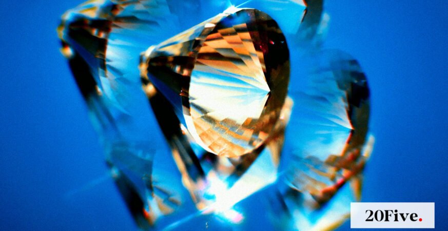 Dubai diamond trade record represented by a polished diamond and global trade activity
