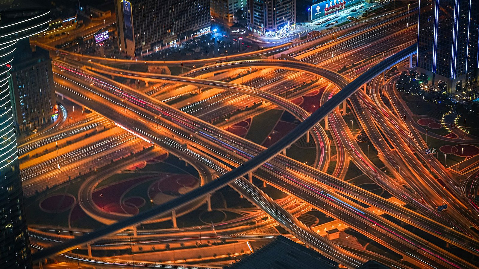 Customer receiving support for Dubai residency services