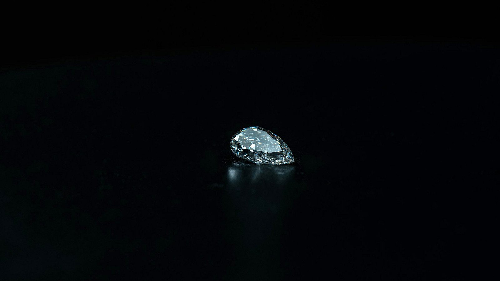 Dubai diamond trade record value and volume figures for 2025